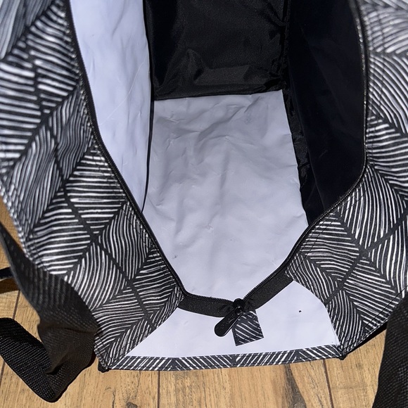 Thirty-One Chevron Square Zip Top Tote - Picture 14 of 14